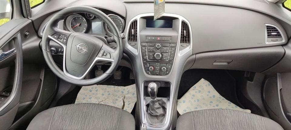 Opel Astra 2015 — engine