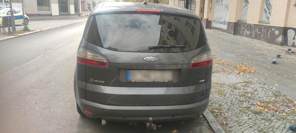 Ford C-Max 2007 — вигляд ззаду