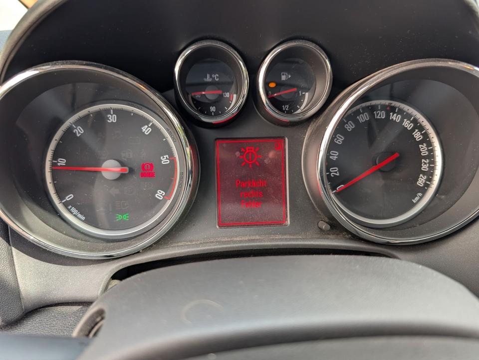 Opel Astra 2011 — photo 14