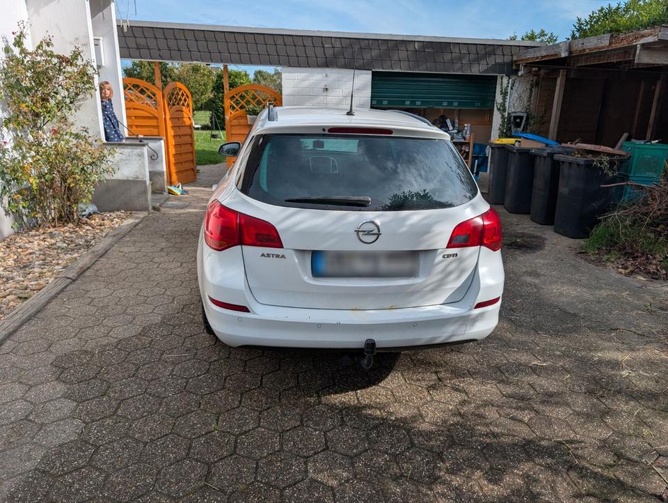 Opel Astra 2011 — photo 5
