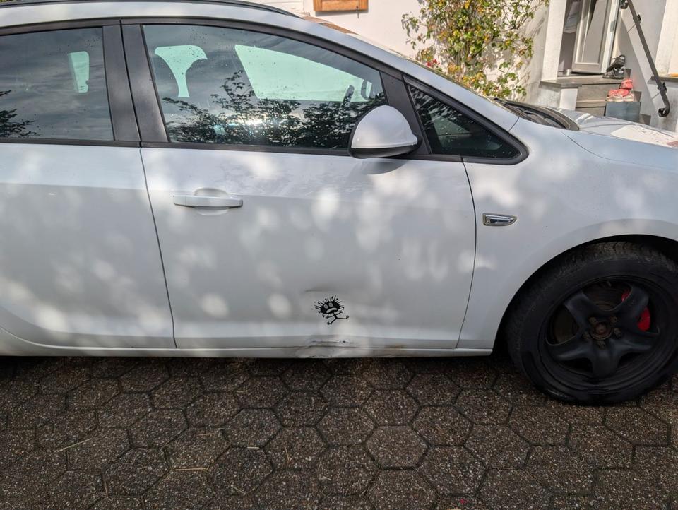 Opel Astra 2011 — photo 7