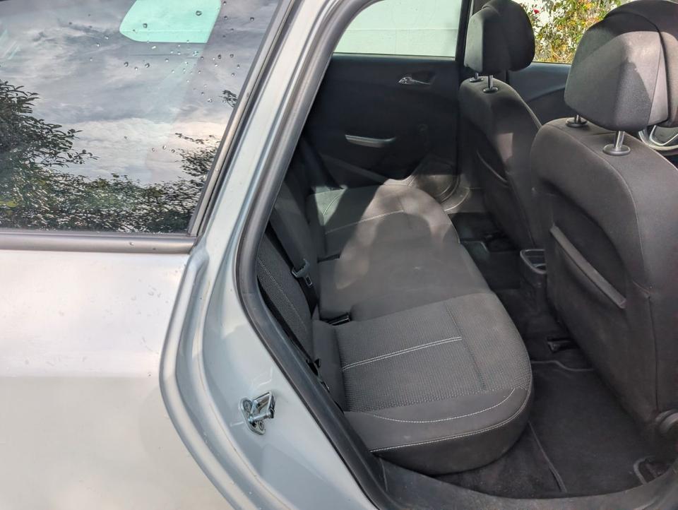 Opel Astra 2011 — photo 9