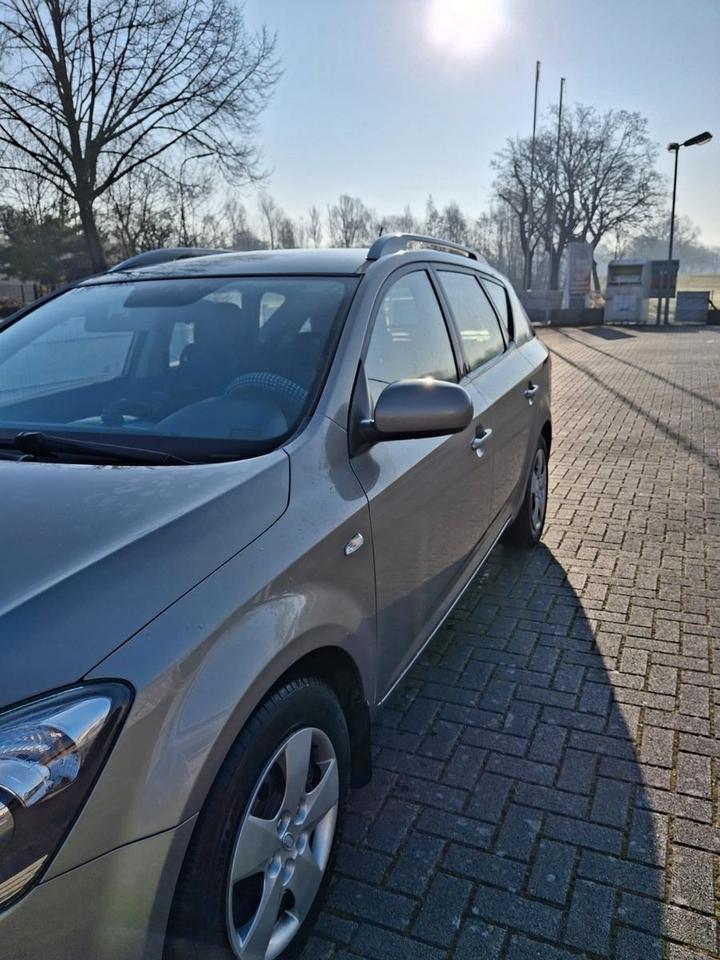 Kia cee'd Sportswagon 2011 — вигляд ззаду