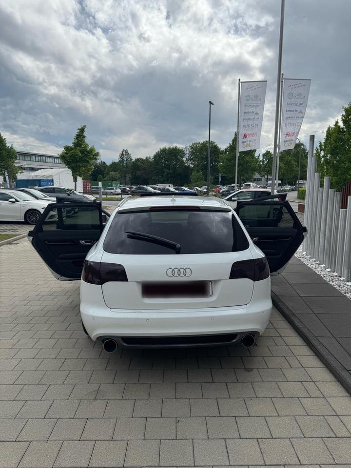 Audi A6 2011 — салон