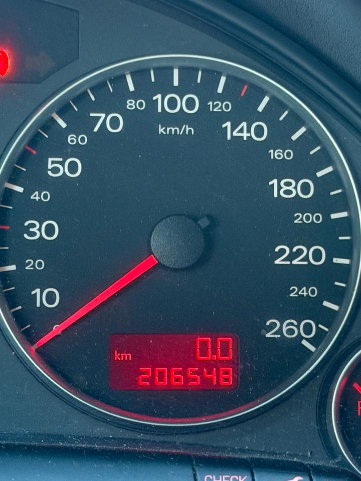 Audi A4 2005 — engine