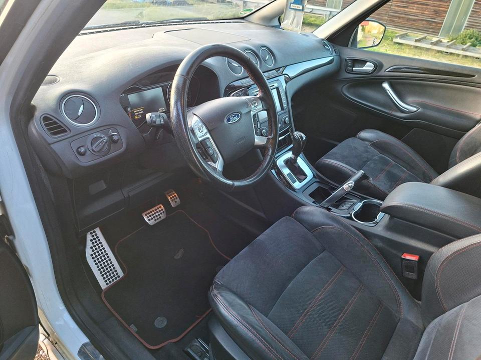 Ford S-Max 2014 — rear view