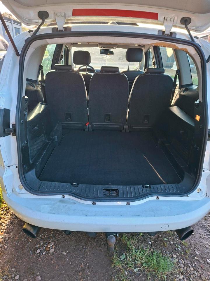 Ford S-Max 2014 — photo 9