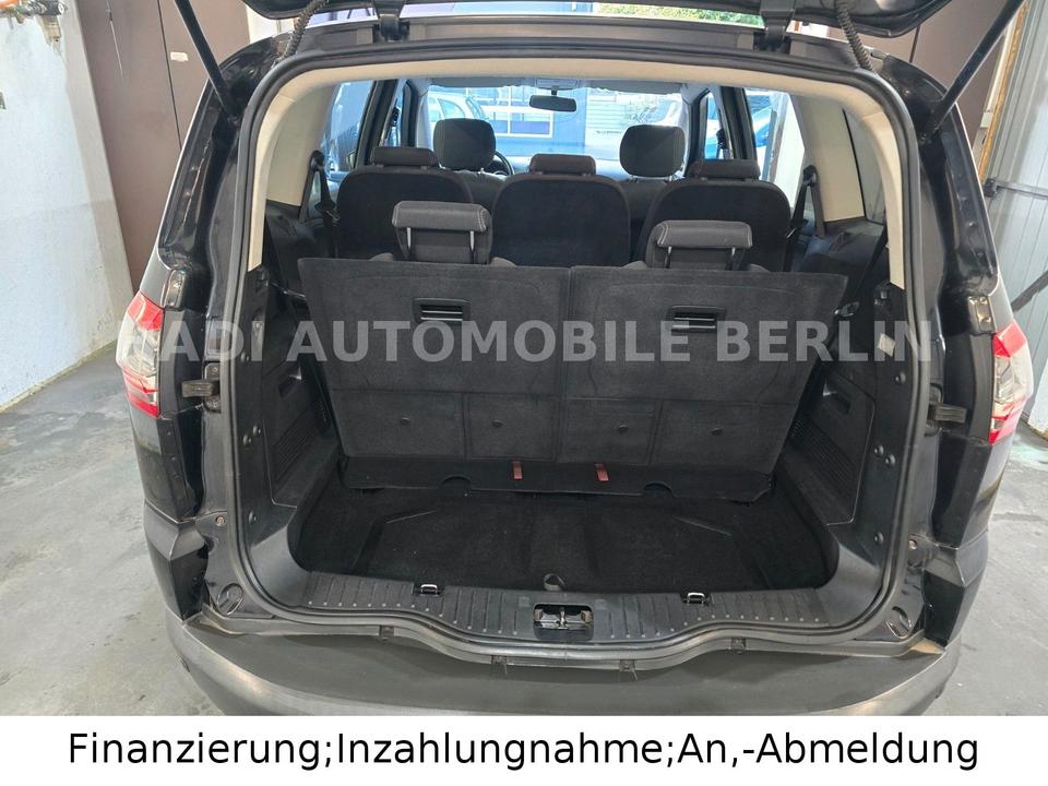 Ford S-Max 2011 — photo 14