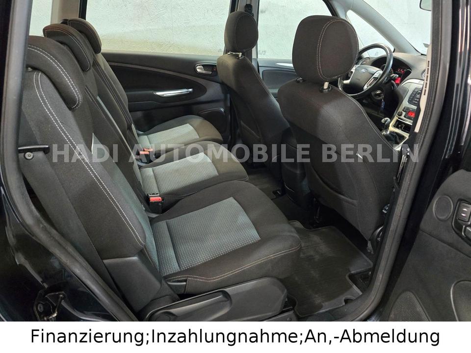 Ford S-Max 2011 — photo 17