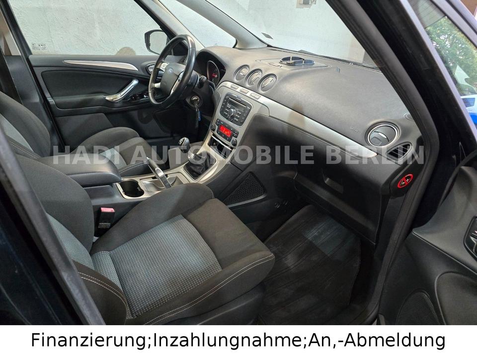 Ford S-Max 2011 — photo 18