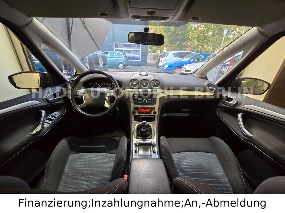 Ford S-Max 2011 — photo 19