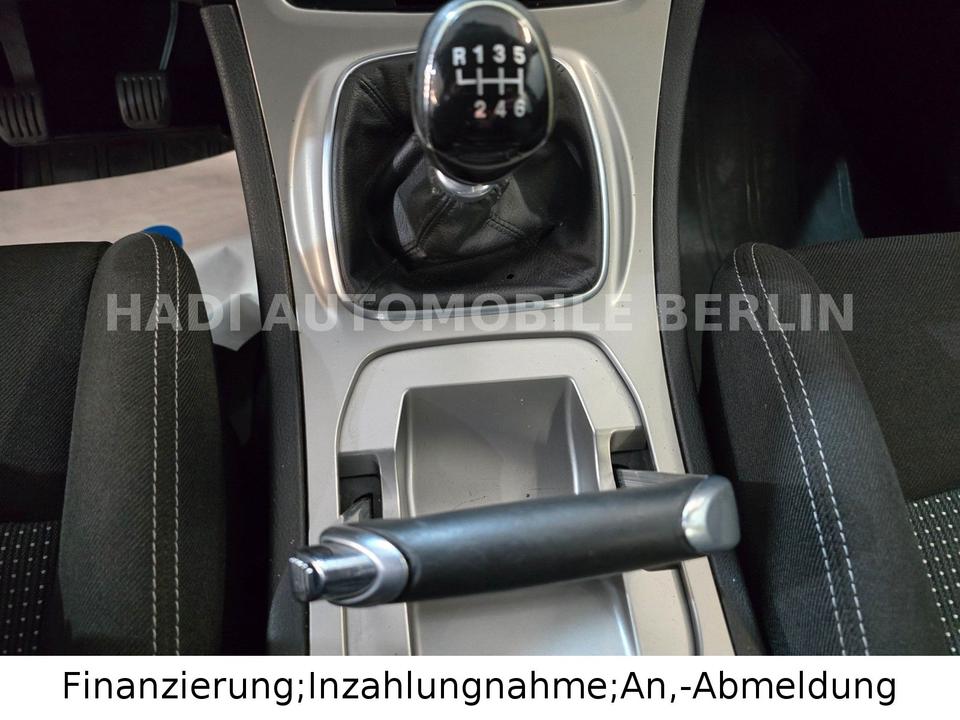 Ford S-Max 2011 — photo 25