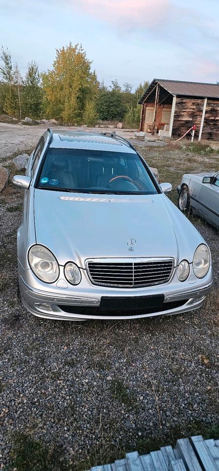 Mercedes Benz E 320 2004 — interior