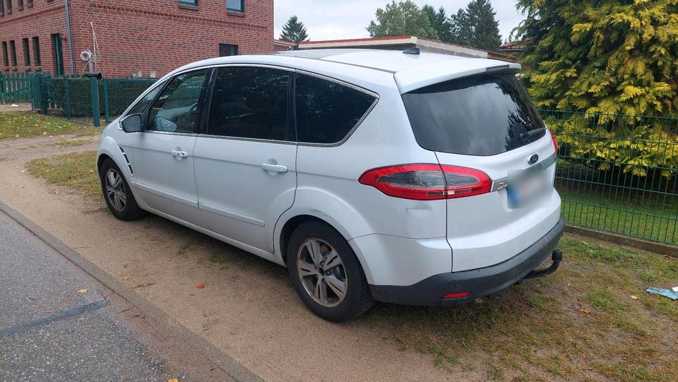 Ford S-Max 2013 — rear view
