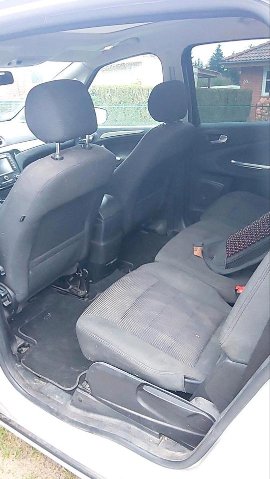 Ford S-Max 2013 — interior