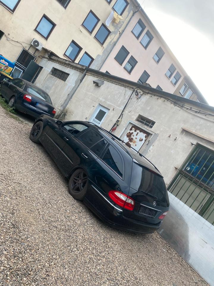 Mercedes Benz E 220 2006 — салон