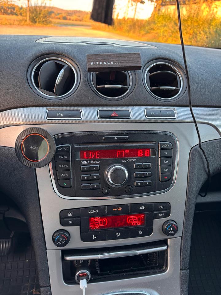 Ford S-Max 2011 — photo 13