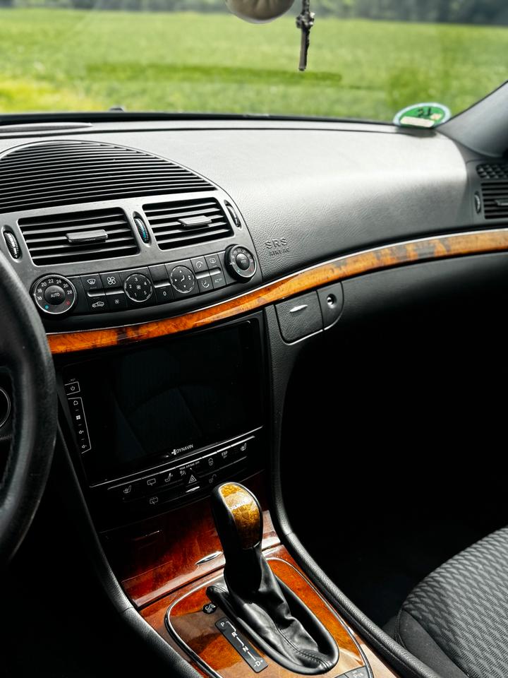 Mercedes Benz E 200 2005 — photo 5