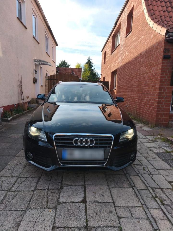 Audi A4 2009 — салон