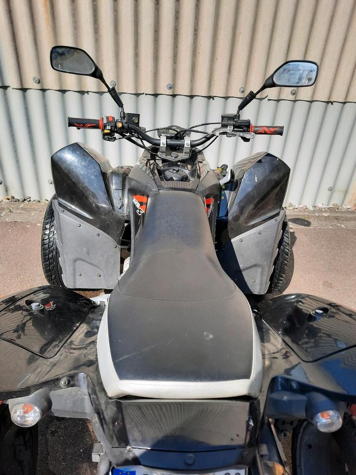 Weitere Motorräder Quad Adly Hurricane 320s Flat mit Nerfbars 2010 — engine 320 ccm