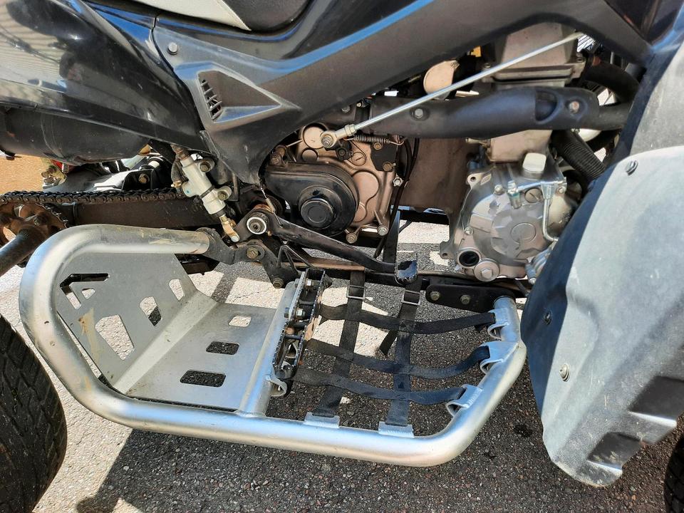 Weitere Motorräder Quad Adly Hurricane 320s Flat mit Nerfbars 2010 — photo 6