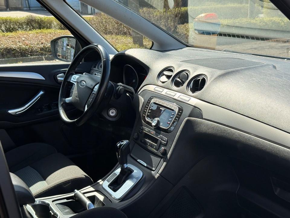 Ford S-Max 2012 — photo 10