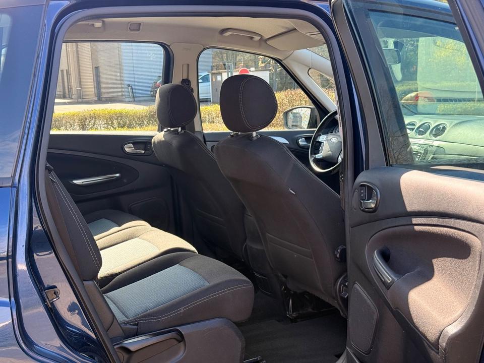 Ford S-Max 2012 — photo 11