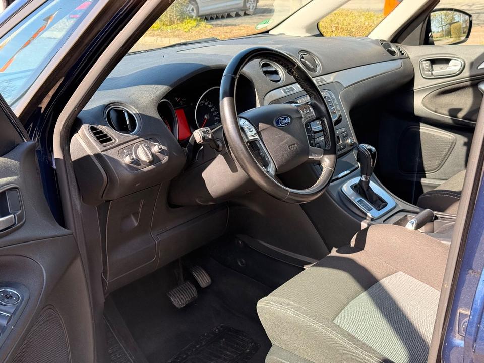 Ford S-Max 2012 — photo 13