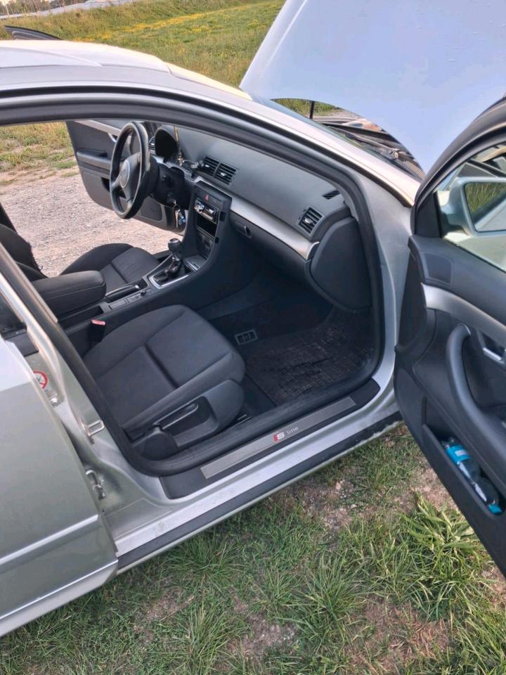 Audi A4 2004 — photo 8