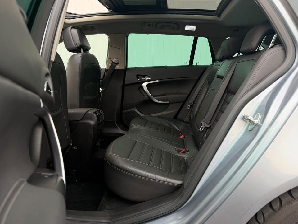 Opel Insignia 2009 — photo 11