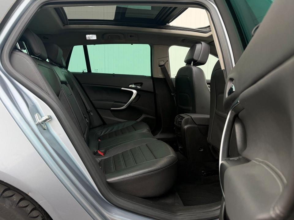 Opel Insignia 2009 — photo 12