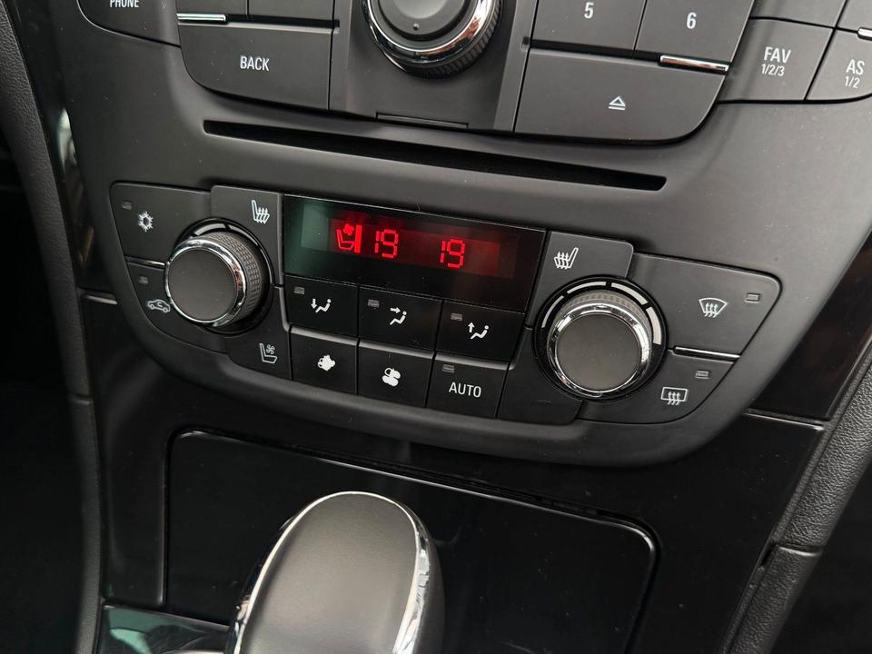 Opel Insignia 2009 — photo 16