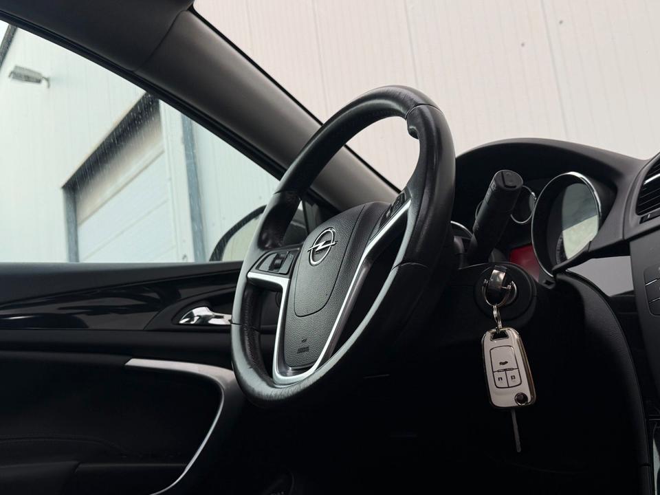 Opel Insignia 2009 — photo 25