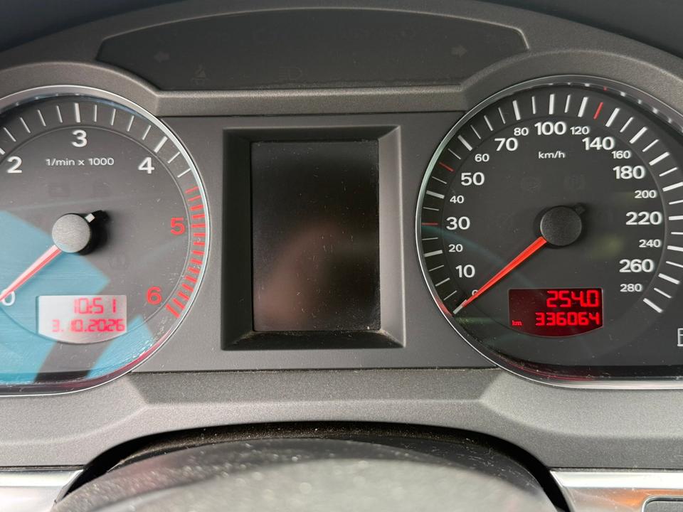 Audi A6 2005 — photo 12