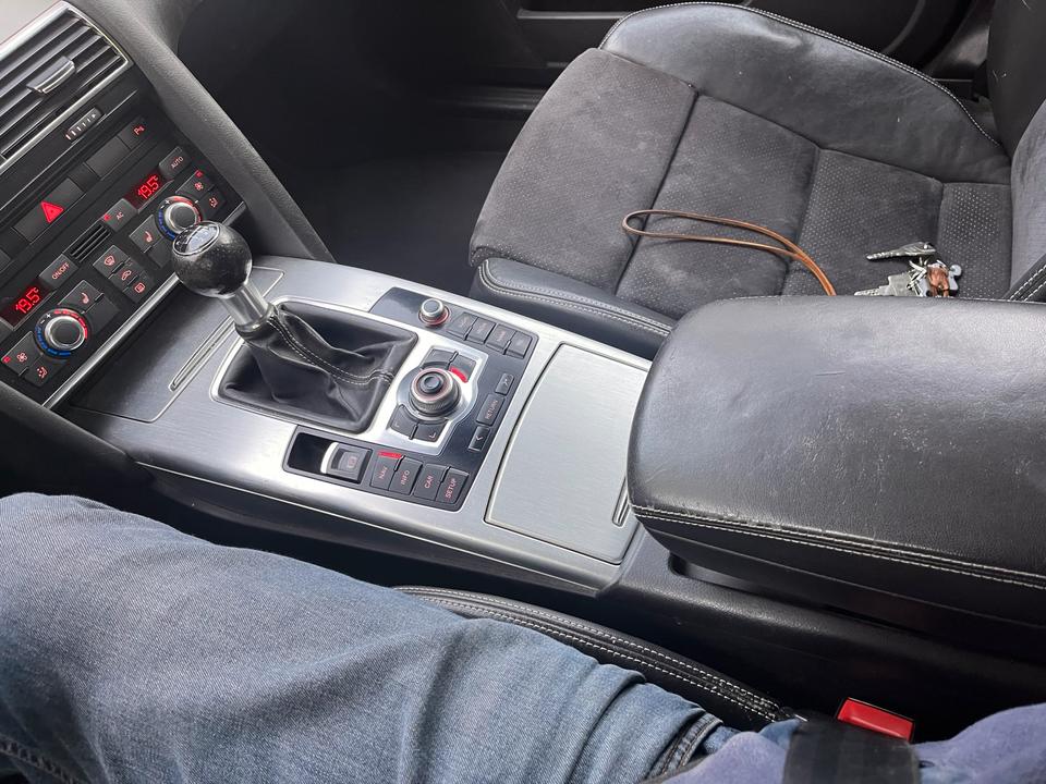 Audi A6 2009 — engine