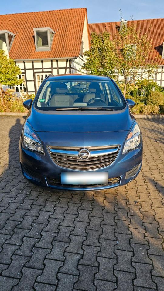 Opel Meriva 2015 — вигляд ззаду