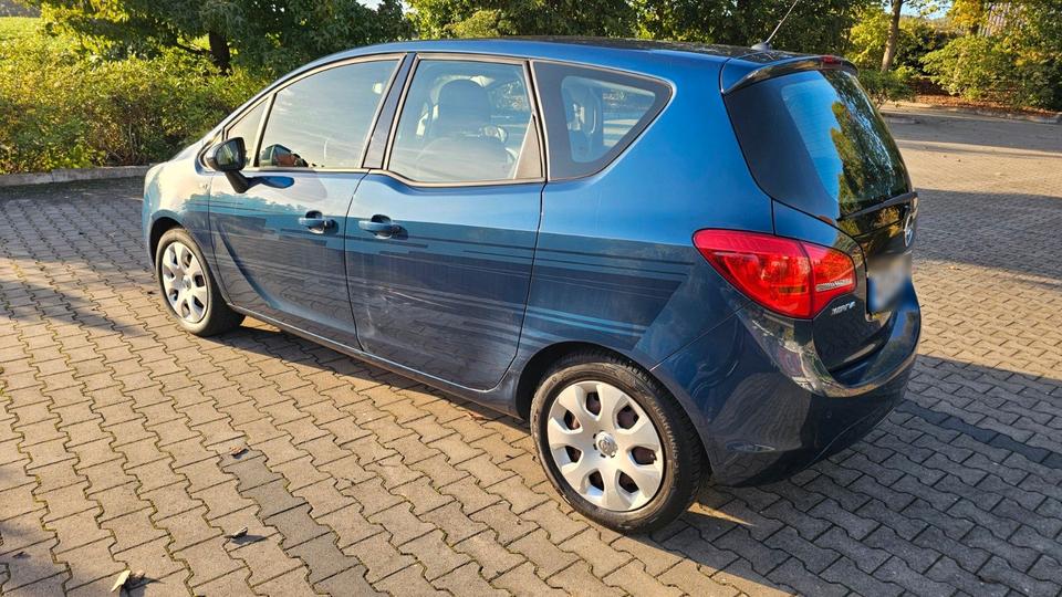Opel Meriva 2015 — салон