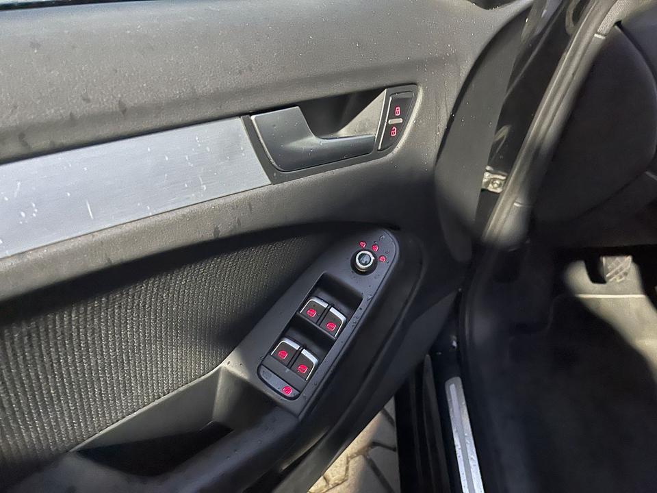 Audi A4 2012 — photo 11