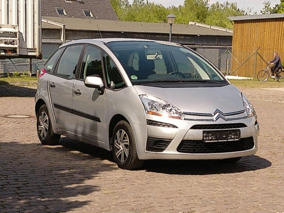 Citroen C4 Picasso 2007 — rear view