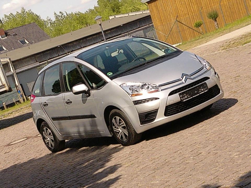 Citroen C4 Picasso 2007 — interior