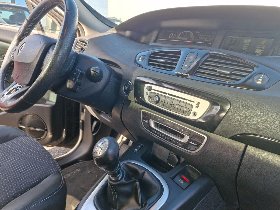 Renault Scenic 2013 — photo 12