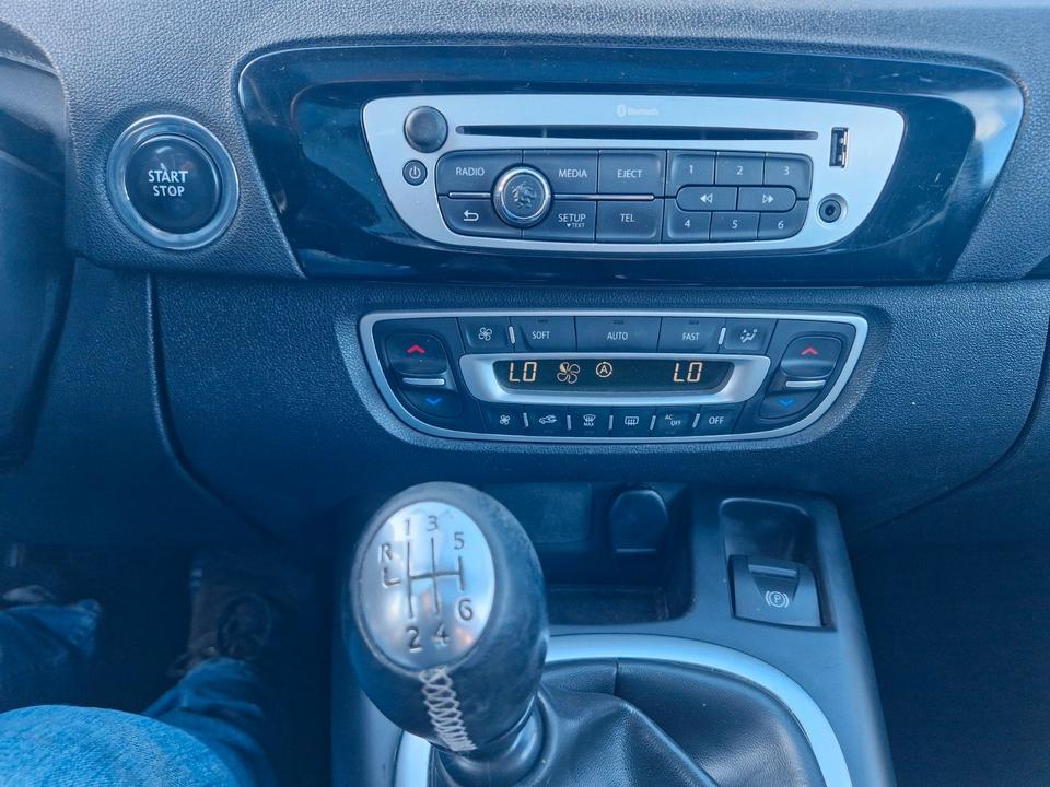 Renault Scenic 2013 — photo 16