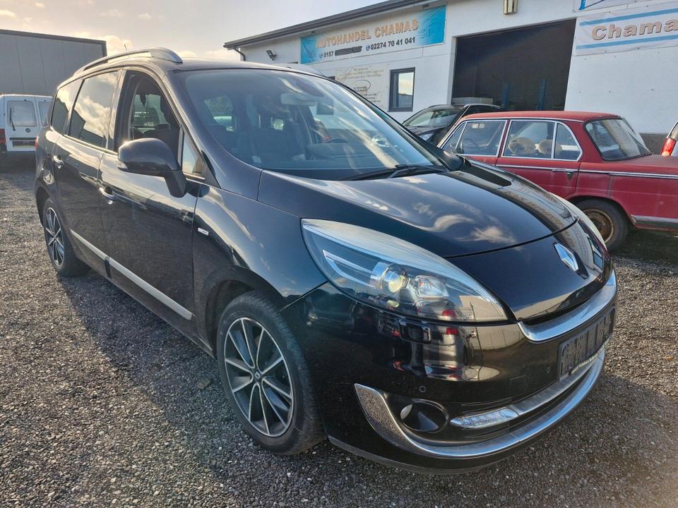 Renault Scenic 2013 — interior