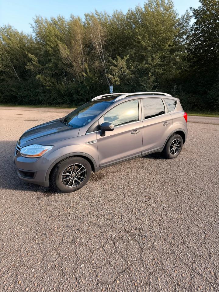 Ford Kuga 2012 — салон