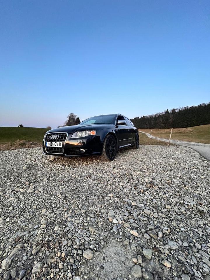 Audi S4 2004 — вигляд ззаду