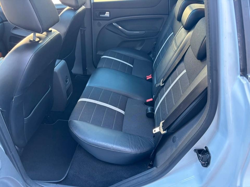 Ford Kuga 2011 — photo 16