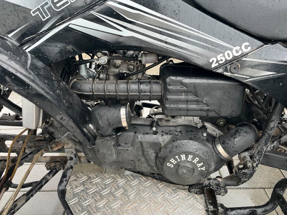 Weitere Motorräder Quad SHINERAY XY250ST-9C 2010 — салон