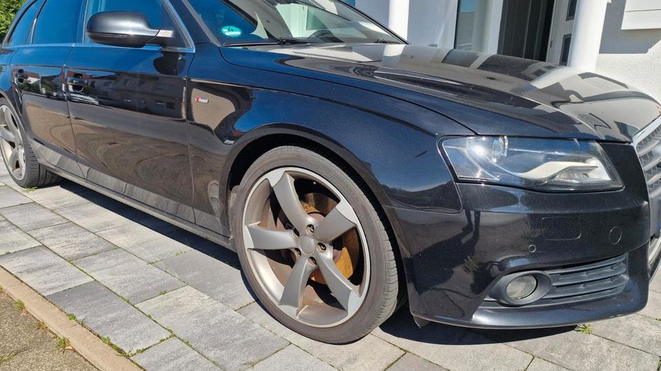 Audi A4 2011 — engine