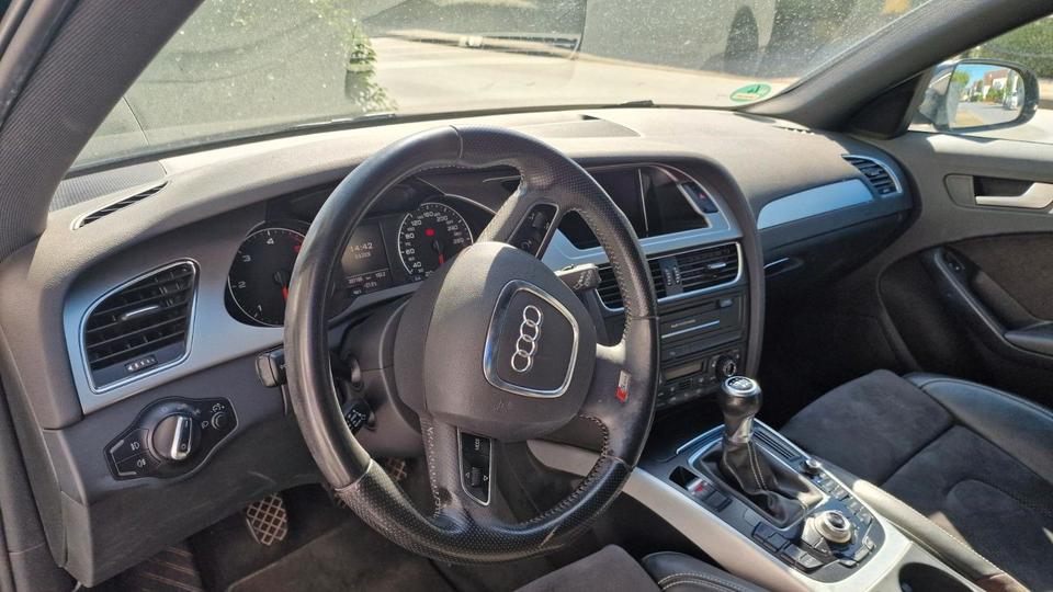 Audi A4 2011 — photo 6