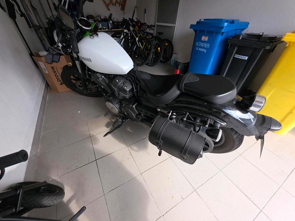 Yamaha XV950S, Baujahr , schwarz/weißer Tank. 2013 — interior
